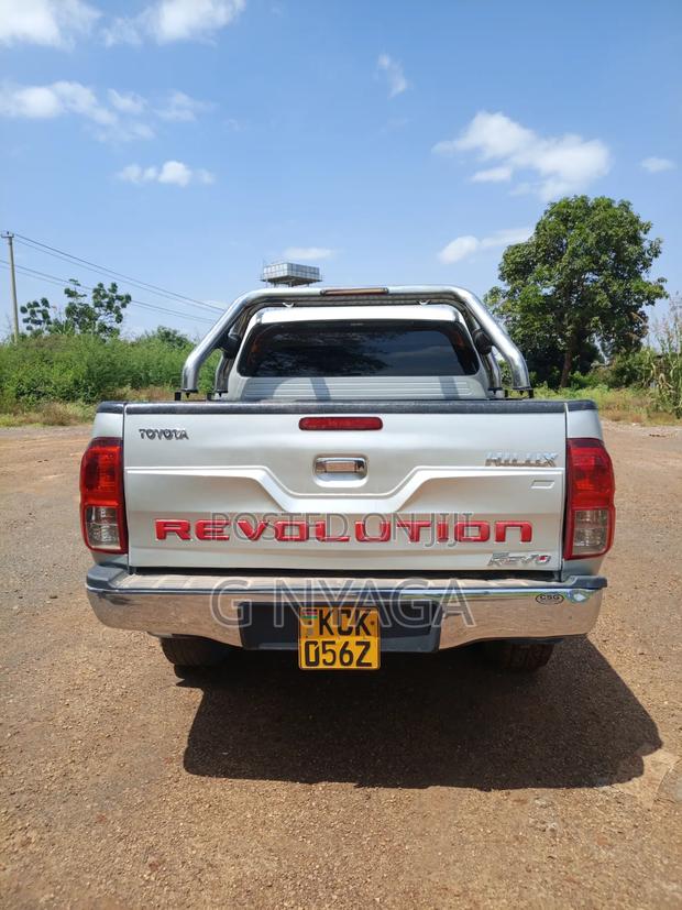 Toyota Hilux 2011 Beige