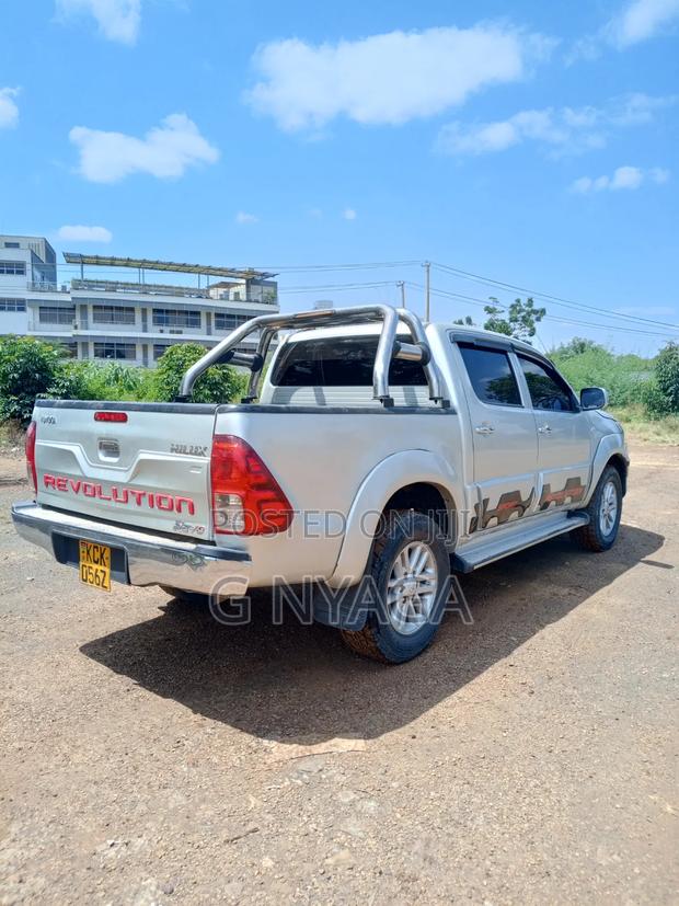 Toyota Hilux 2011 Beige
