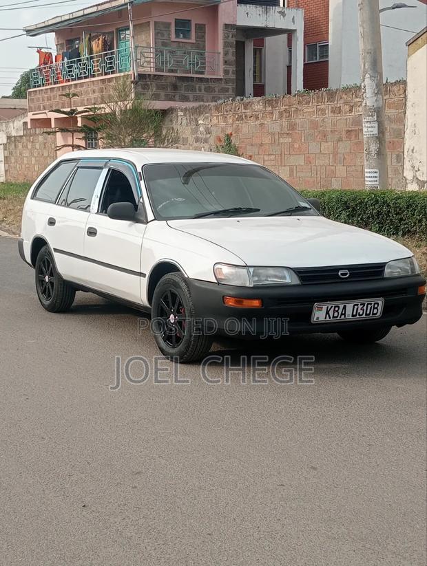 Toyota Corolla 2001 White