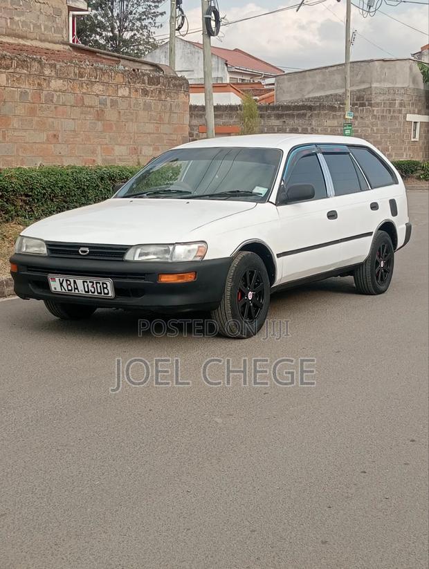 Toyota Corolla 2001 White