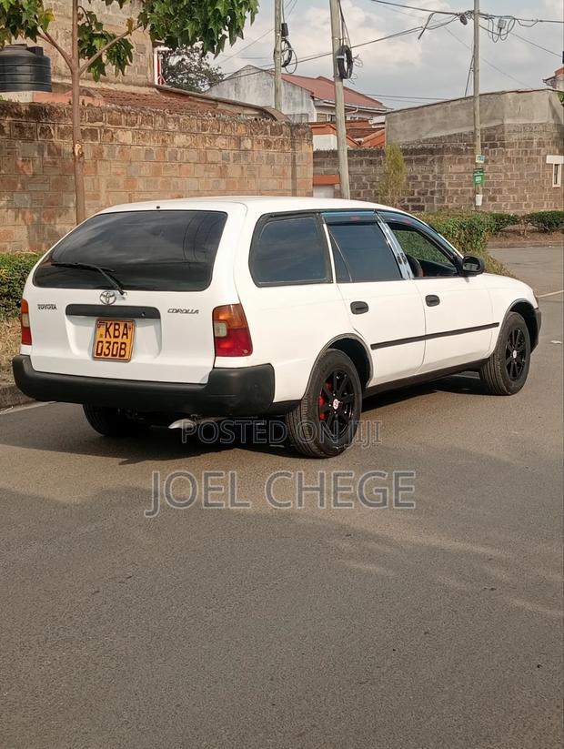 Toyota Corolla 2001 White