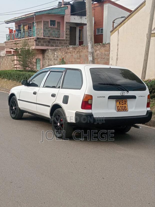 Toyota Corolla 2001 White