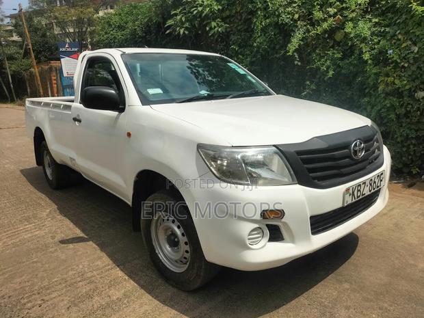 Toyota Hilux 2014 White