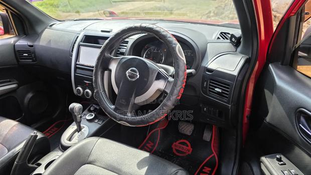 Nissan X-Trail 2011 Red