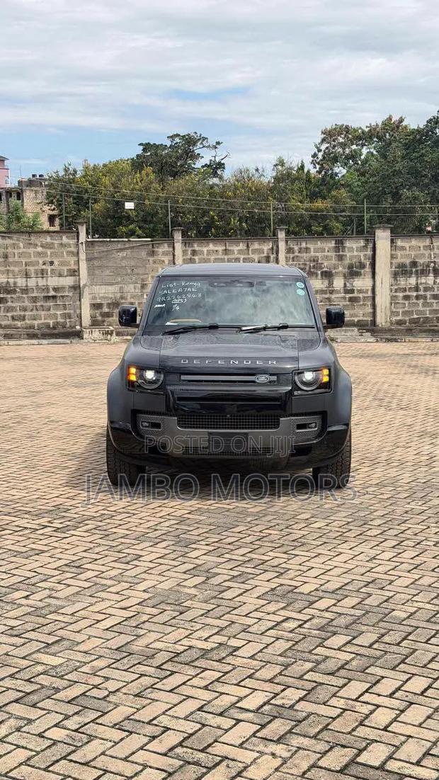 Land Rover Defender 110 P400 X-Dynamic SE 2025 Matt Black