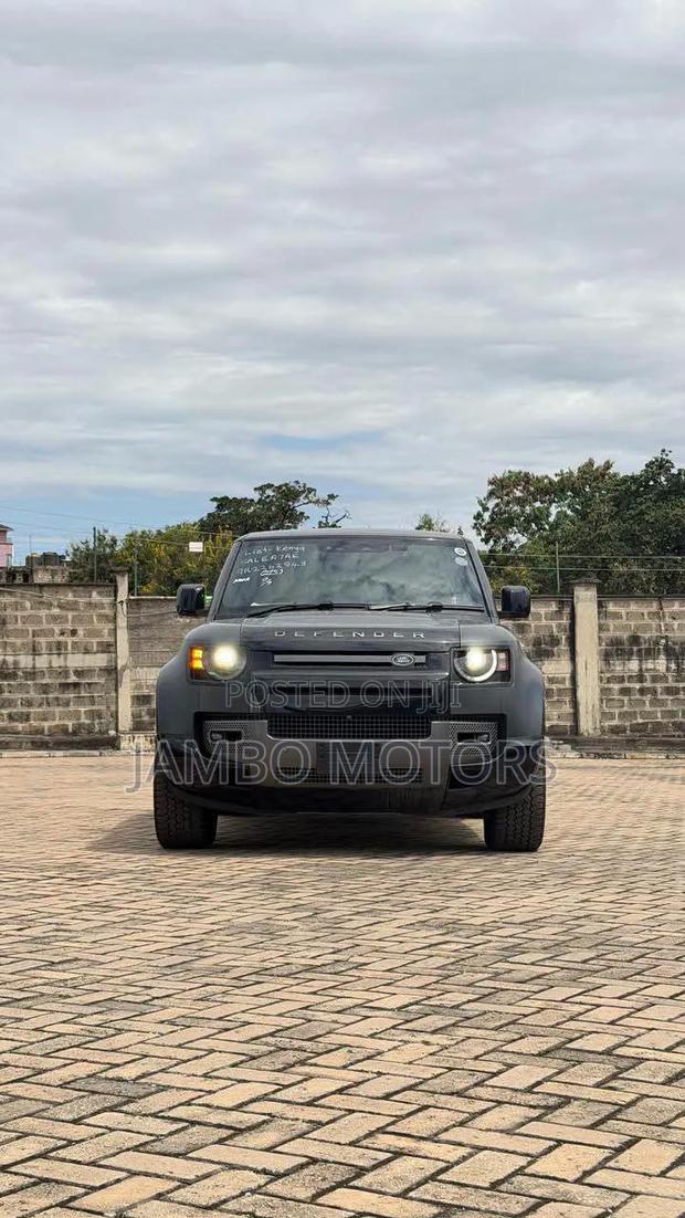 Land Rover Defender 110 P400 X-Dynamic SE 2025 Matt Black