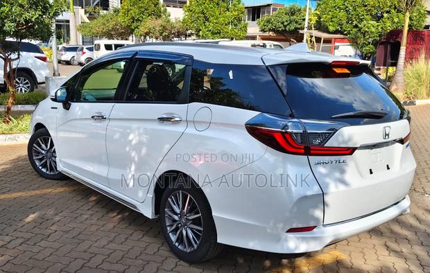 Honda Fit Shuttle 1.5 Hybrid 2WD 2019 Pearl