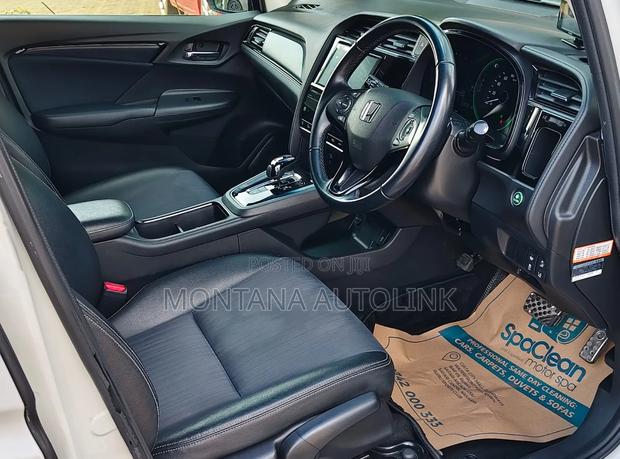 Honda Fit Shuttle 1.5 Hybrid 2WD 2019 Pearl