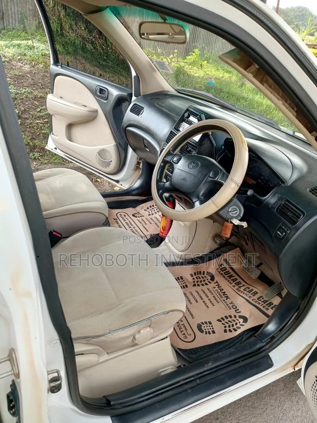 Toyota Raum 2003 White
