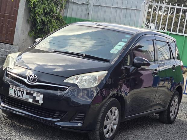 Toyota Ractis 1.5 FWD 2012 Black