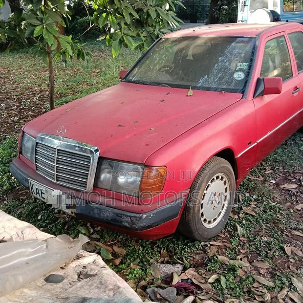 Mercedes-Benz E200 1993 Red