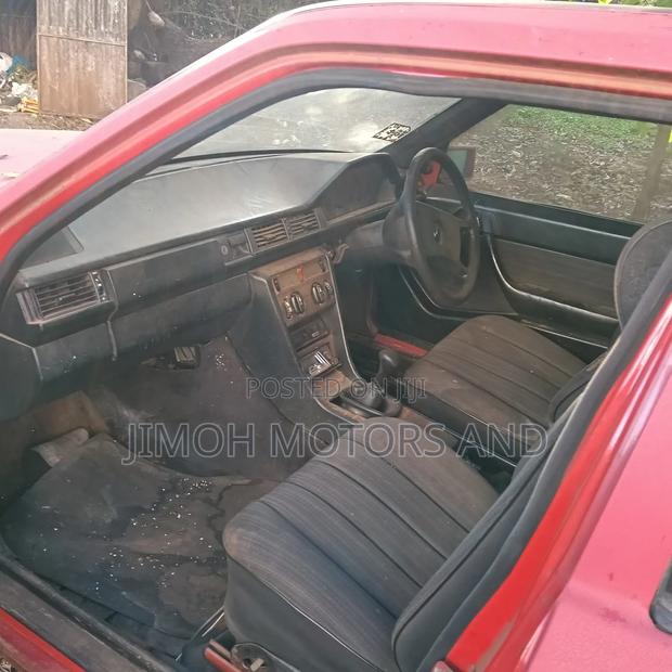 Mercedes-Benz E200 1993 Red