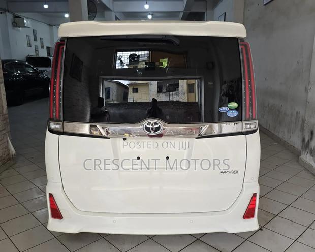 Toyota Noah 2019 White
