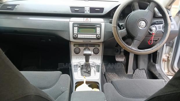 Volkswagen Passat 2009 Silver
