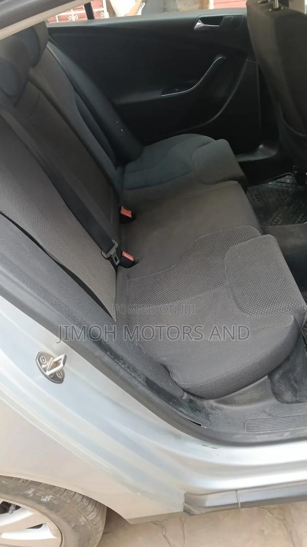 Volkswagen Passat 2009 Silver