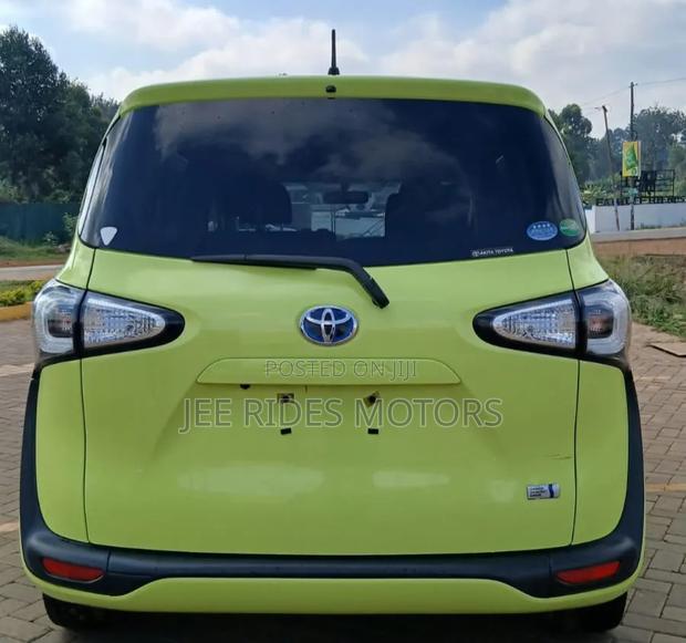 Toyota Sienta 2019 Green