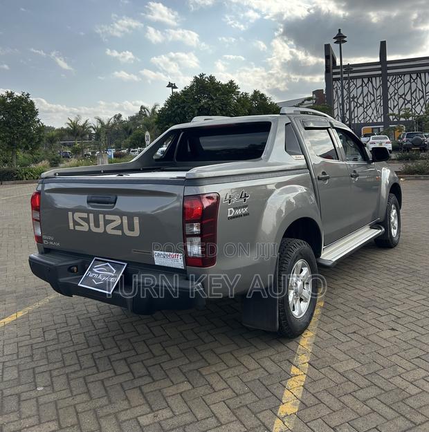 Isuzu D-MAX 2023 Gray