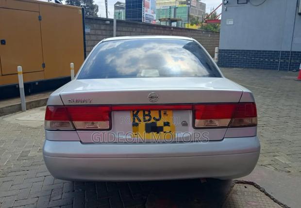 Nissan Sunny 2002 Silver