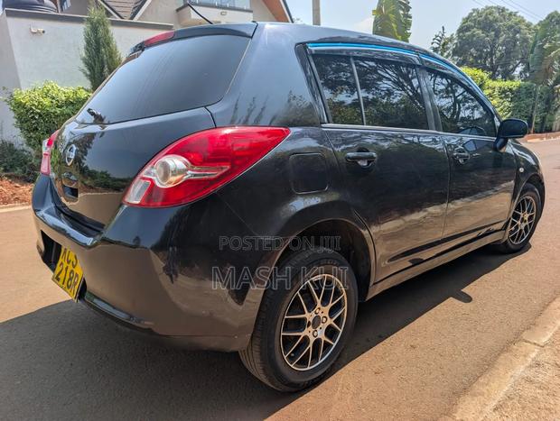 Nissan Tiida 2011 Black