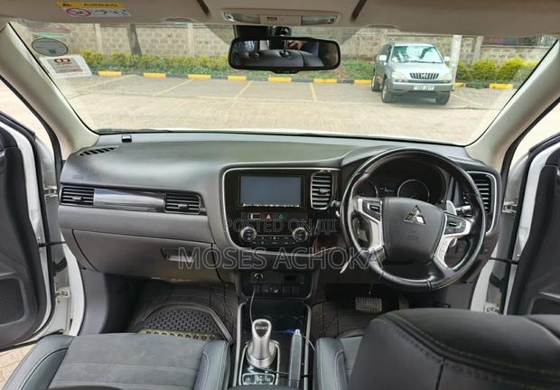Mitsubishi Outlander 2016 White