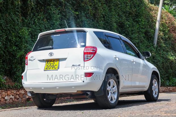 Toyota RAV4 2011 White