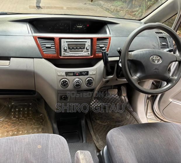 Toyota Noah 2003 Silver