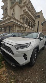 Toyota RAV4 Hybrid 2019 White for sale