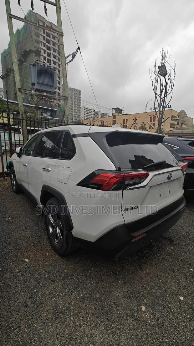 Toyota RAV4 Hybrid 2019 White