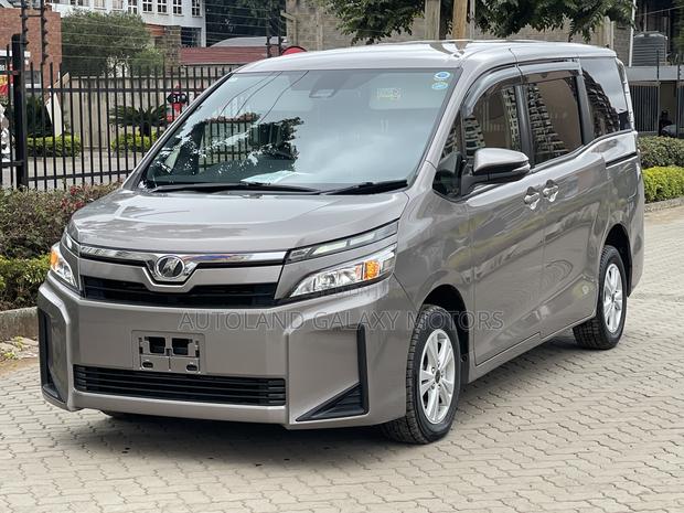 Toyota Voxy 2020 Gold