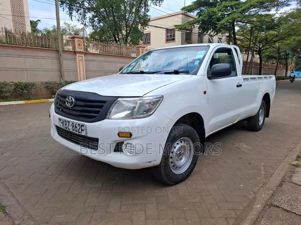 Toyota Hilux 2014 Pearl