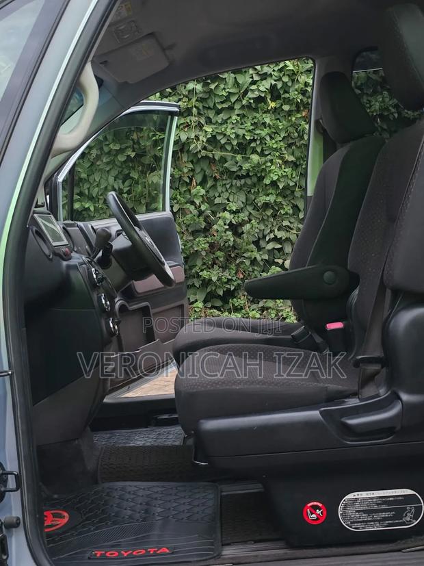 Toyota Spade 2014 Silver