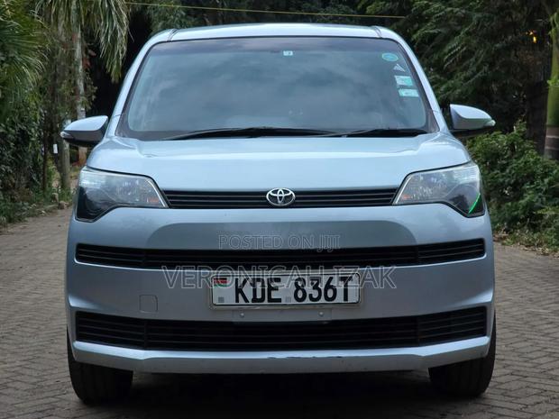 Toyota Spade 2014 Silver