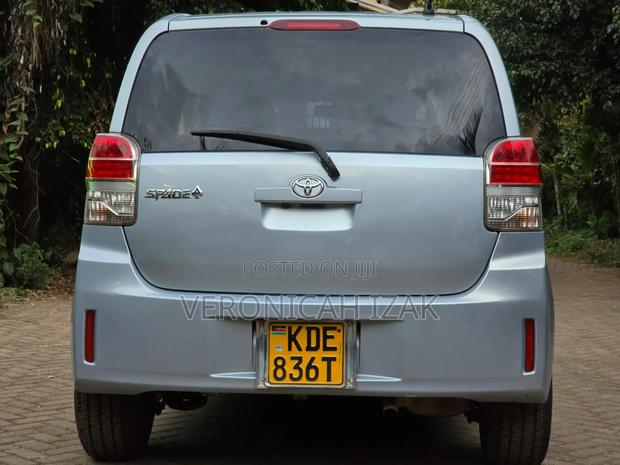 Toyota Spade 2014 Silver