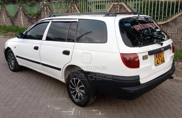 Toyota Caldina 2000 White