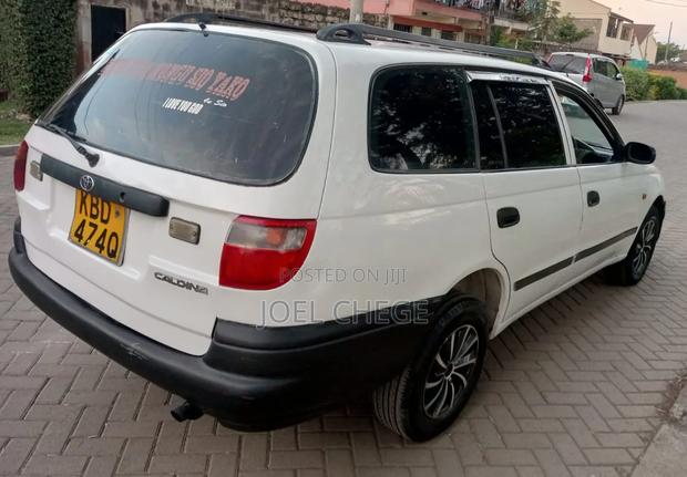 Toyota Caldina 2000 White