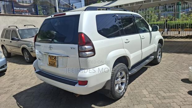 Toyota Land Cruiser Prado 2009 White