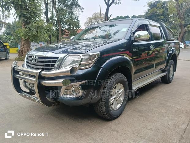 Toyota Hilux 2012 Blue