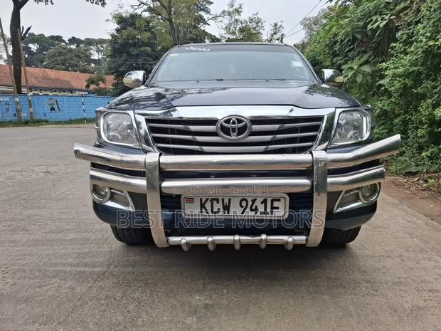 Toyota Hilux 2.5 D-4D 4X4 SRX 2012 Gray