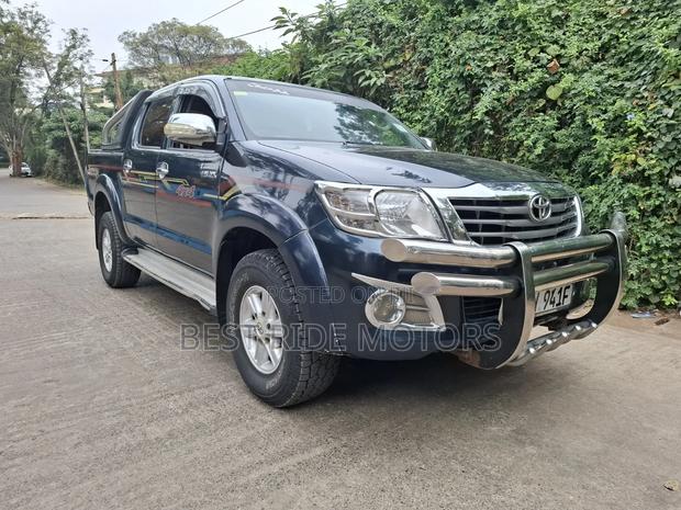 Toyota Hilux 2.5 D-4D 4X4 SRX 2012 Gray