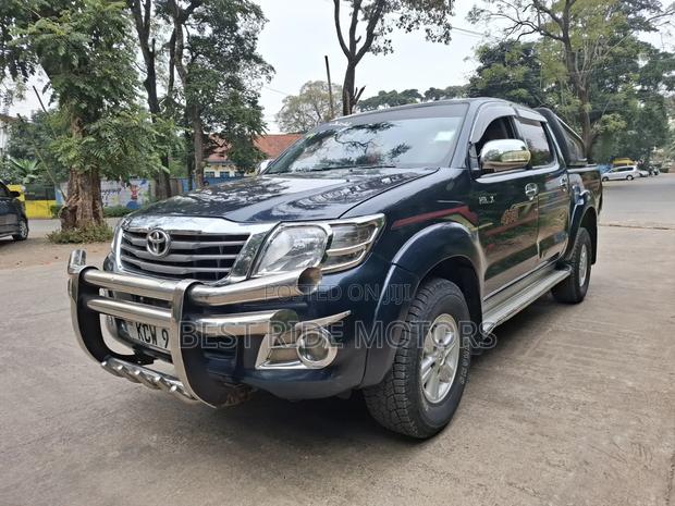 Toyota Hilux 2.5 D-4D 4X4 SRX 2012 Gray
