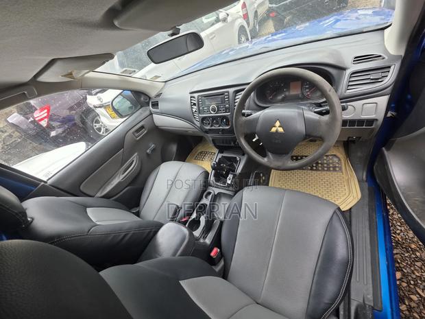 Mitsubishi L200 2015 Blue