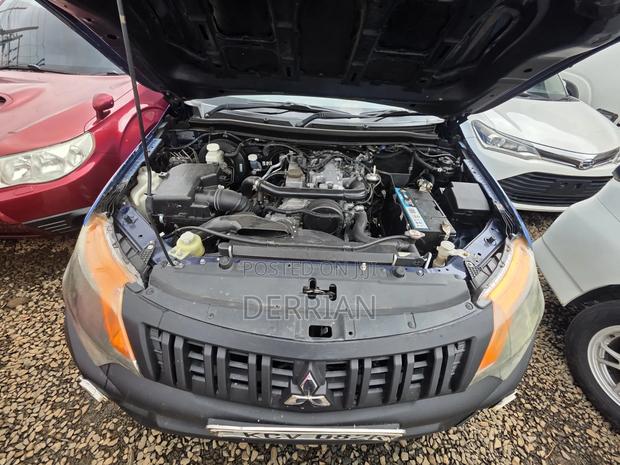 Mitsubishi L200 2015 Blue