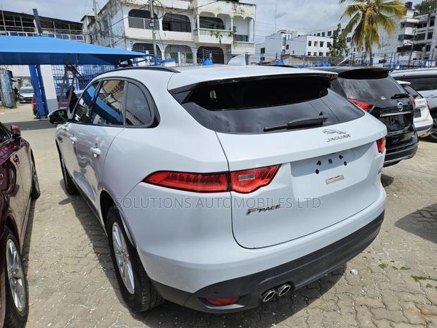 Jaguar F-Pace 2018 White