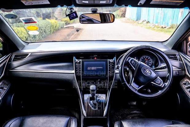 Toyota Harrier 2.0 2017 Black