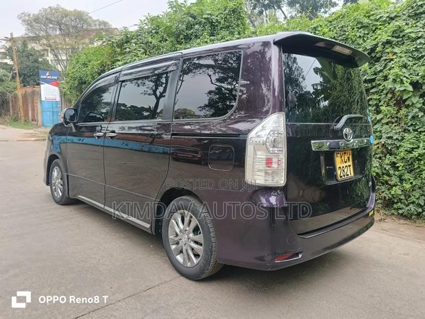 Toyota Voxy 2012 Burgundy