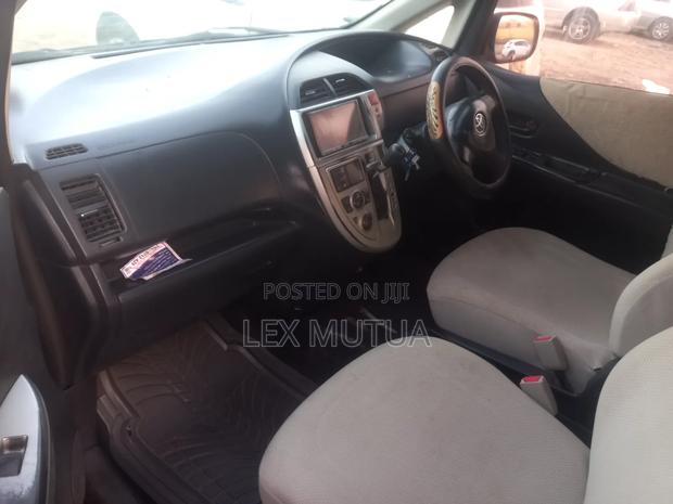 Toyota Ractis 2009 Brown