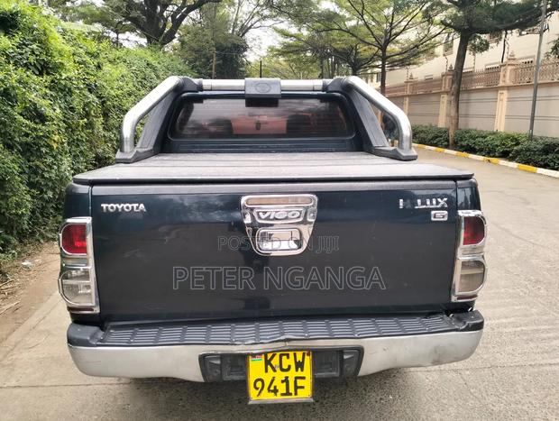 Toyota Hilux 2013 Blue