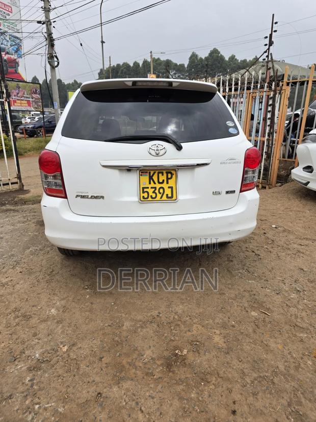 Toyota Corolla Fielder 2011 White
