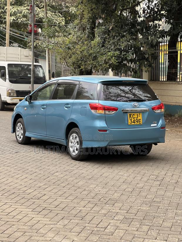Toyota Wish 2010 Blue
