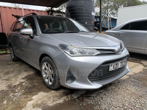Toyota Corolla Fielder 2018 Silver